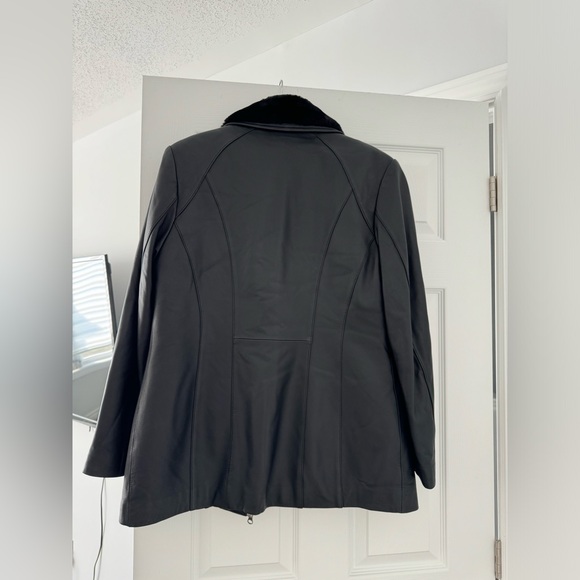 Danier Vintage Womens Leather Jacket. Size small. With removable inner & collar - Picture 2 of 8